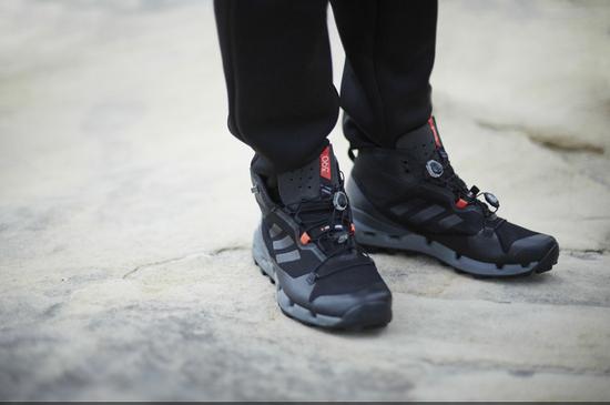 阿迪达斯探锐什么级别,阿迪达斯最新x系列荧绿