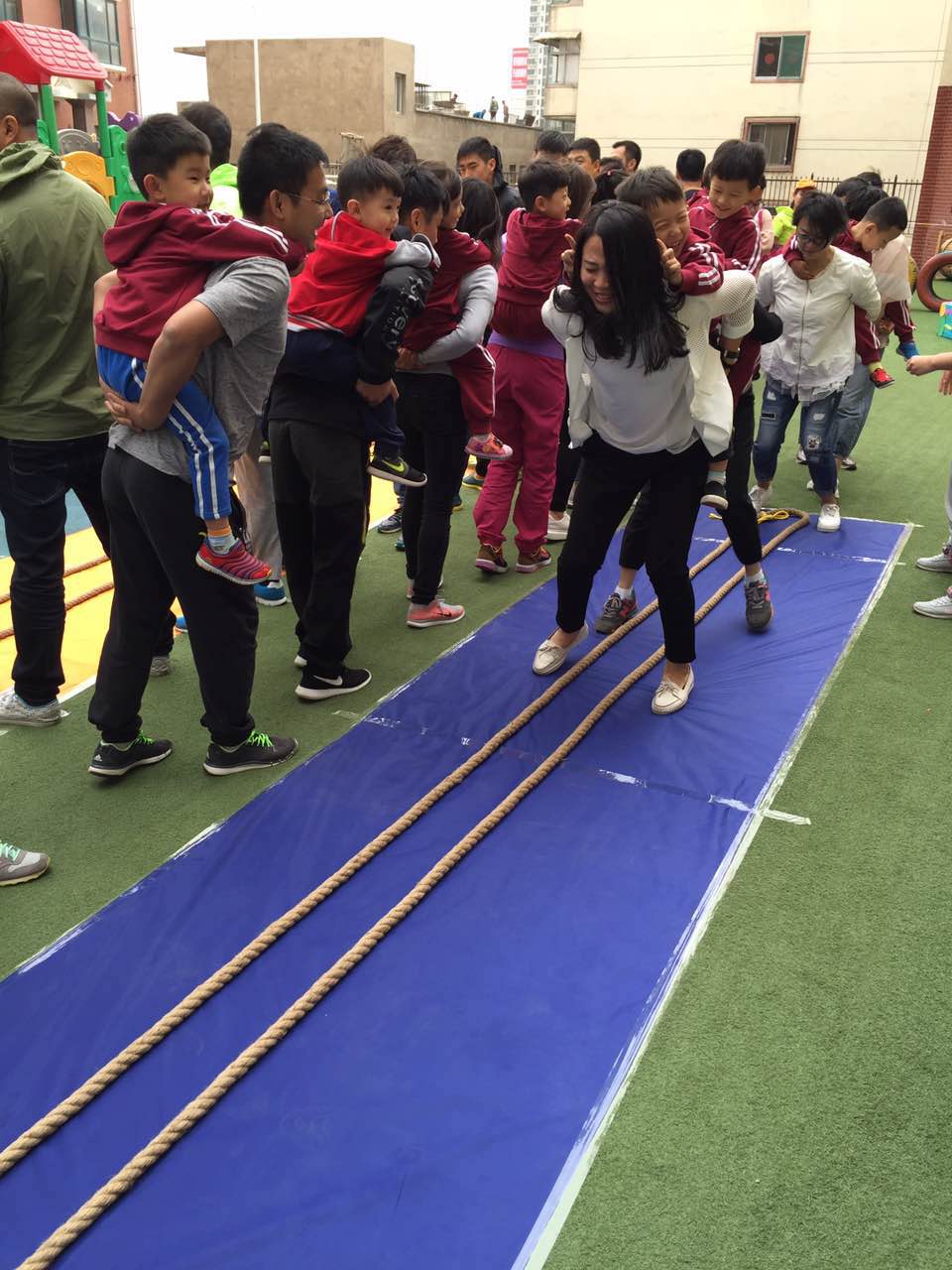 趣味横生,欢乐不断——东大景泰幼儿园举行“六一亲子运动会”!