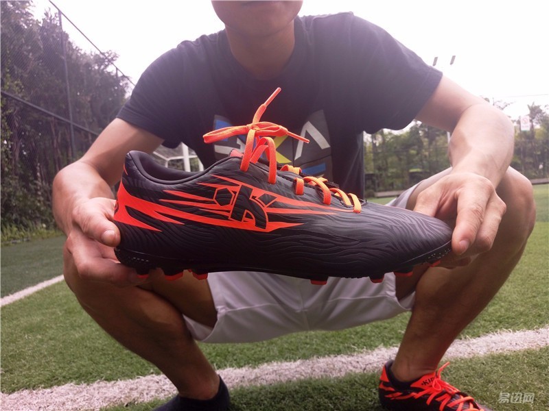 迪卡侬agility500mg足球鞋,开箱白红色的迪卡侬足球鞋