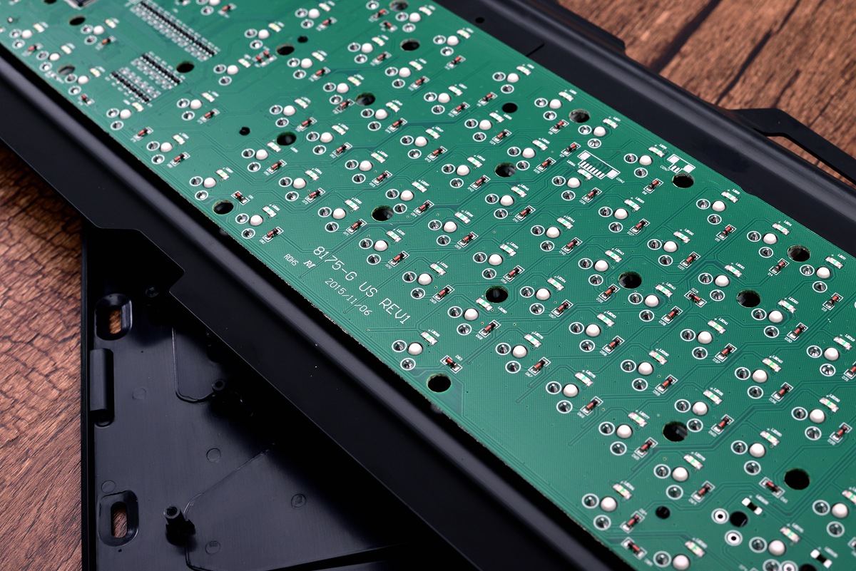 可换轴机械键盘走向2.0时代，E元素三防机械键盘对比拆解