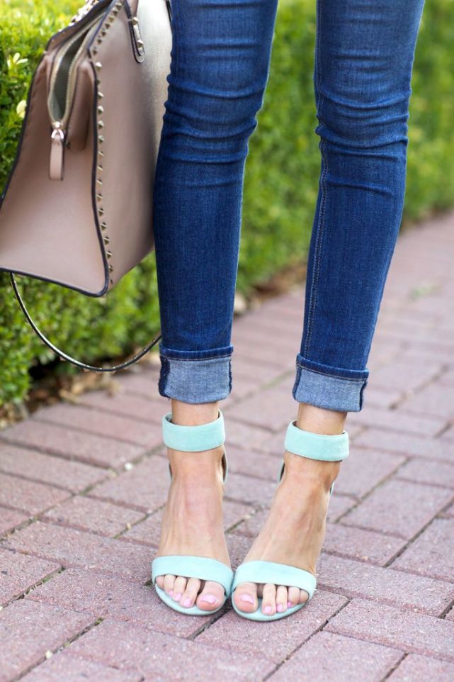 盘点百搭爆款大牌凉鞋,2022年夏明星同款的凉鞋爆款