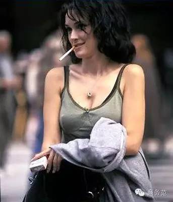 德普和艾梅柏离婚分了多少钱,德普首谈离婚完整视频