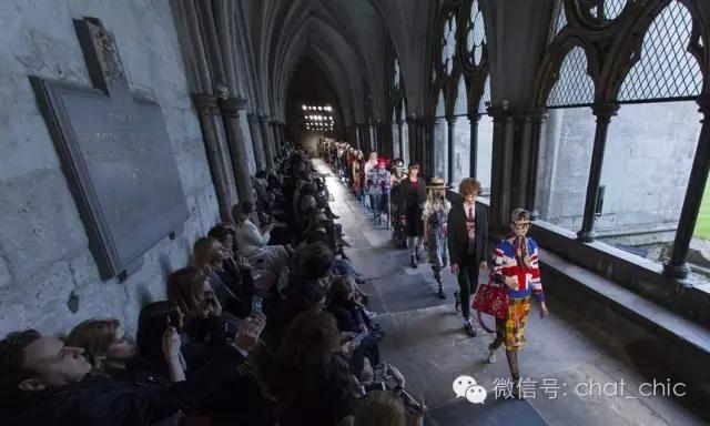 2009伦敦时尚时装走秀,在教堂走秀