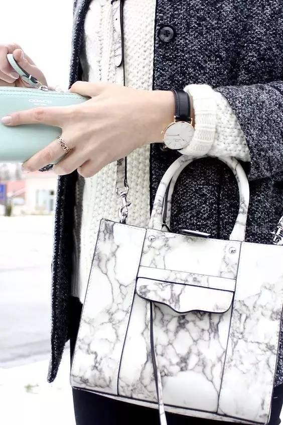 小众和大牌包哪个好用 (好看不贵的小众包实力种草)