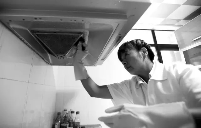 油烟机滤网怎么清洗又快又干净,清洗油烟机滤网的妙招