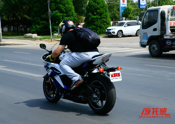 雅马哈yzf600r试驾视频,2023雅马哈yzf-r6赛道版