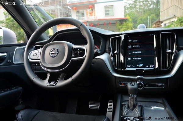 沃尔沃xc60自动驾驶视频,沃尔沃xc60自动驾驶讲解