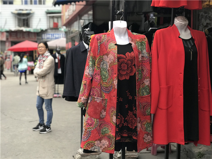 乱逛|曾经我总是跟着大人赶犀浦