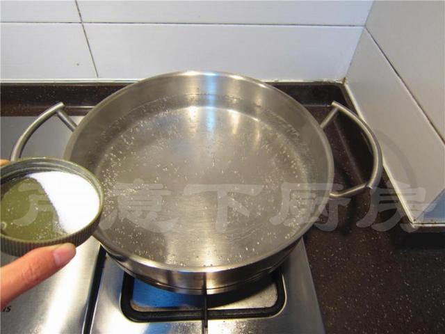 香椿芽腌制方法好吃还放不坏,香椿芽的腌制方法和时间