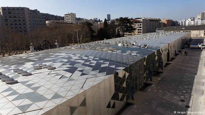 2016欧洲杯首发阵容,2016欧洲杯第一场球赛谁开球