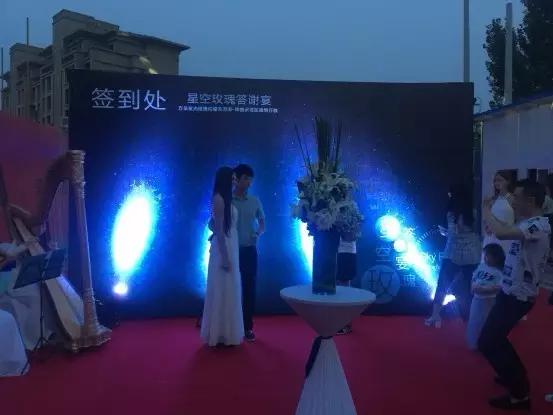 星空玫瑰首映爆棚!开封万人空巷!