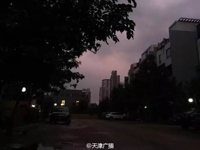 天津大雨下冰雹,天津大雨冰雹齐来袭
