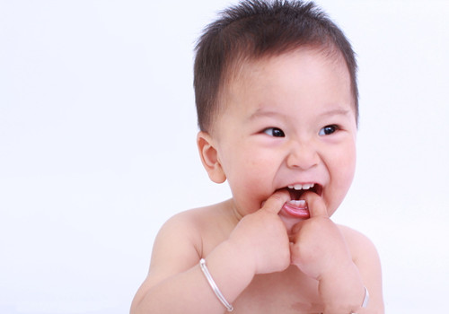 宝宝磨牙最简单的方法,宝宝磨牙棒怎么做