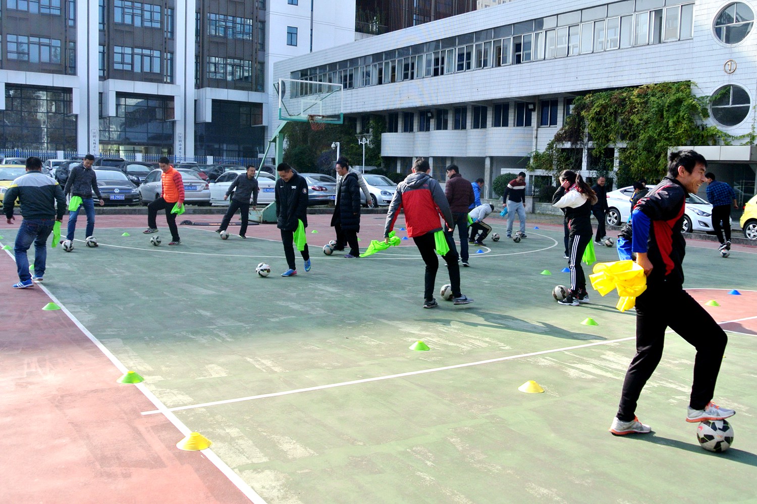 上好一节体育课分为几个步骤,高中第一节足球课该怎么上