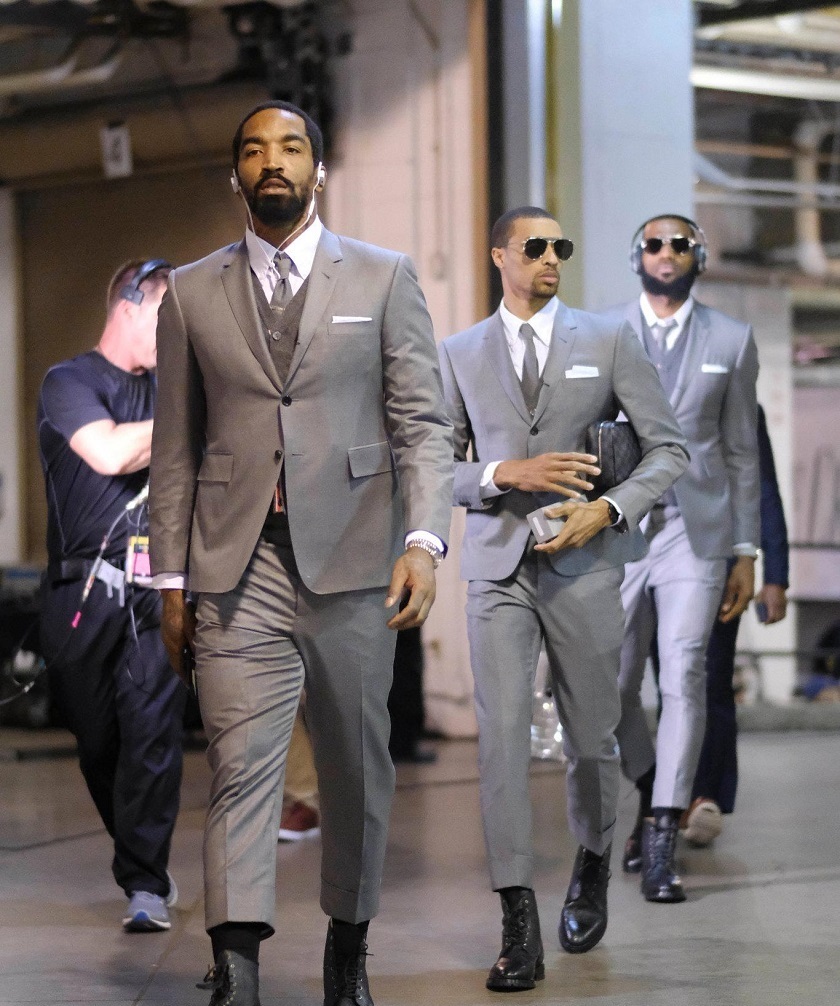 詹姆斯给全队定制西装什么牌子,詹姆斯给全队队友订西服