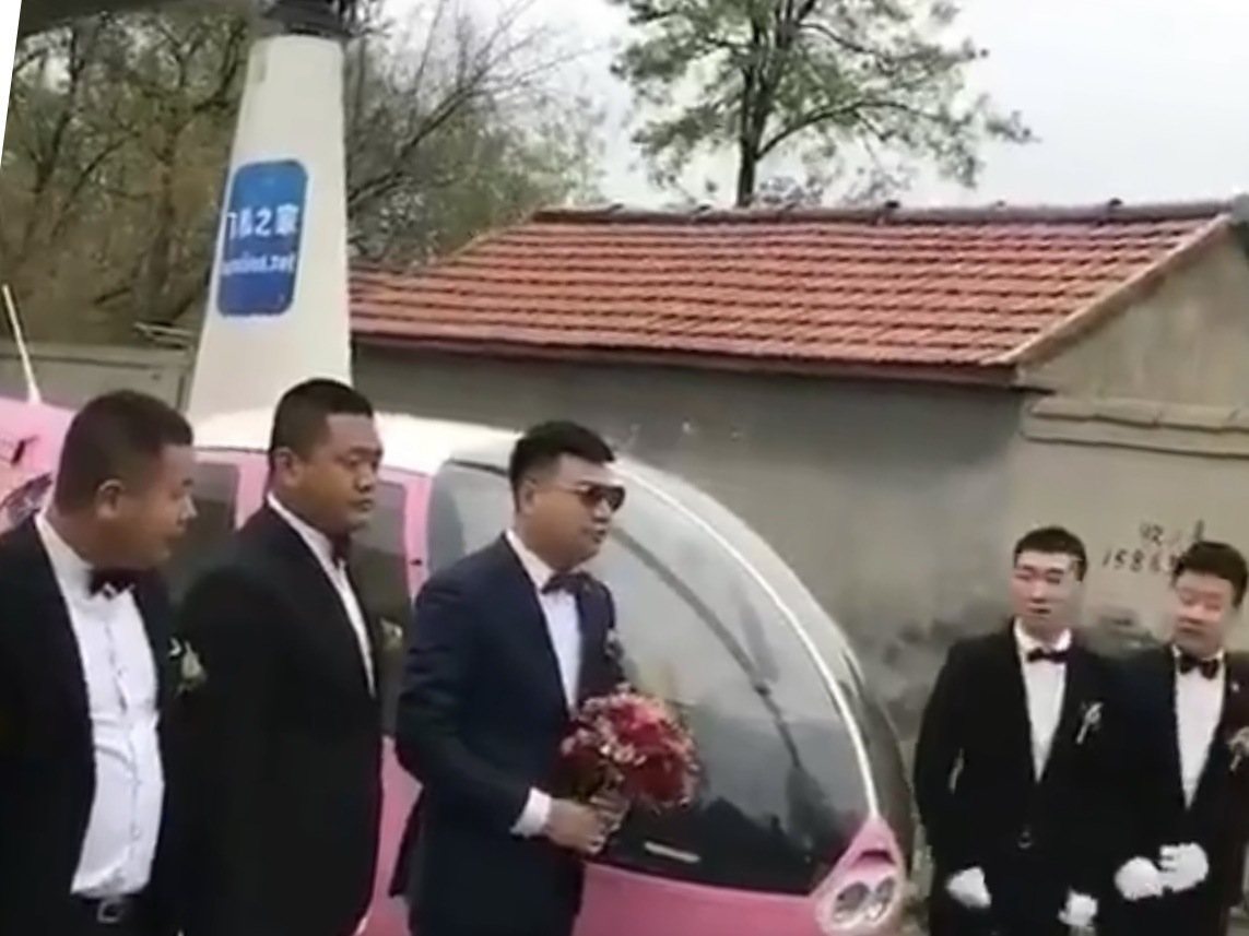 40辆豪车两架直升机迎亲,40辆豪车两架直升飞机迎亲