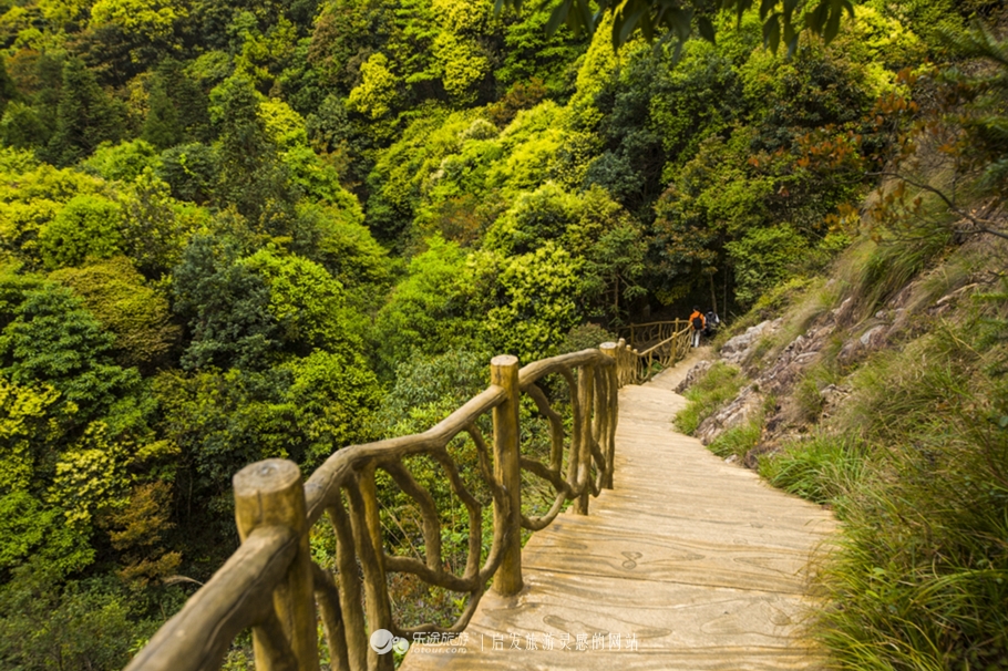 云顶景区瀑布,云顶山峡谷七彩瀑布