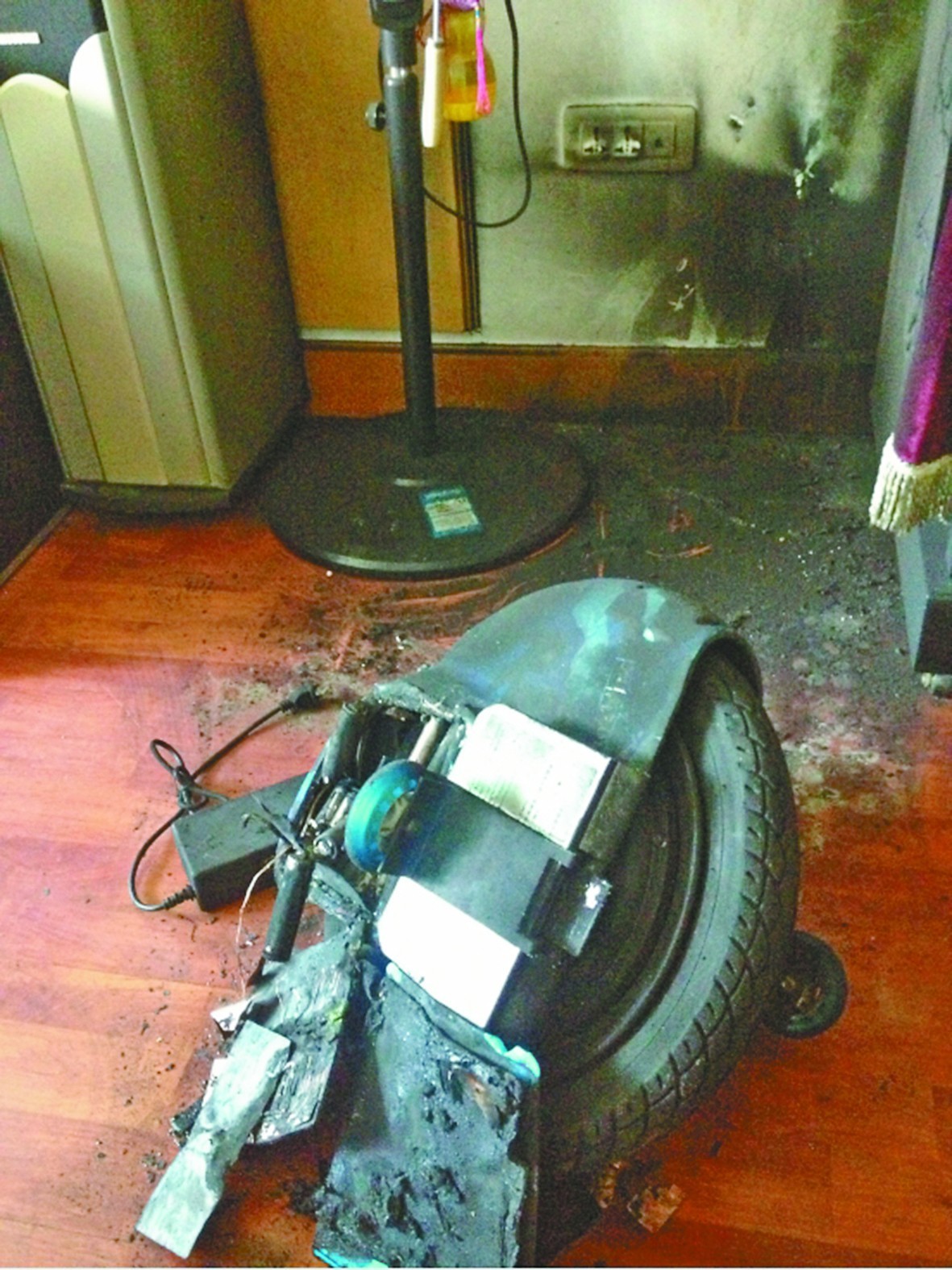 平衡车在充电时发生爆炸,平衡车充电危险事故