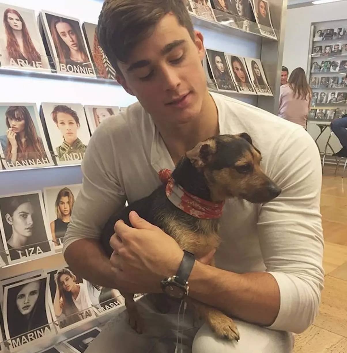 六岁被阿玛尼钦点为*用御**模特，他独家的身材秘笈