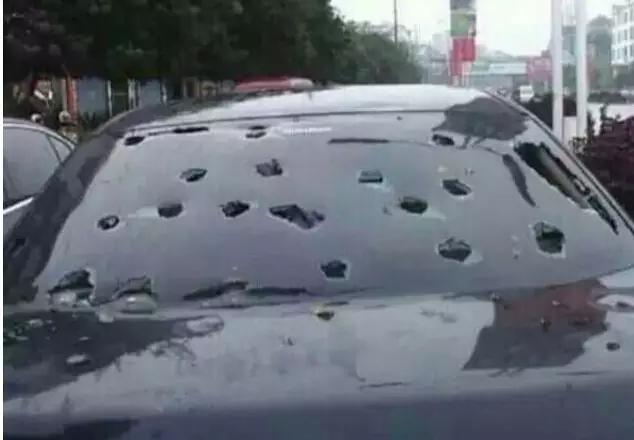 冰雹砸车上的小坑需要处理吗,冰雹砸车的车坑怎么弄出来