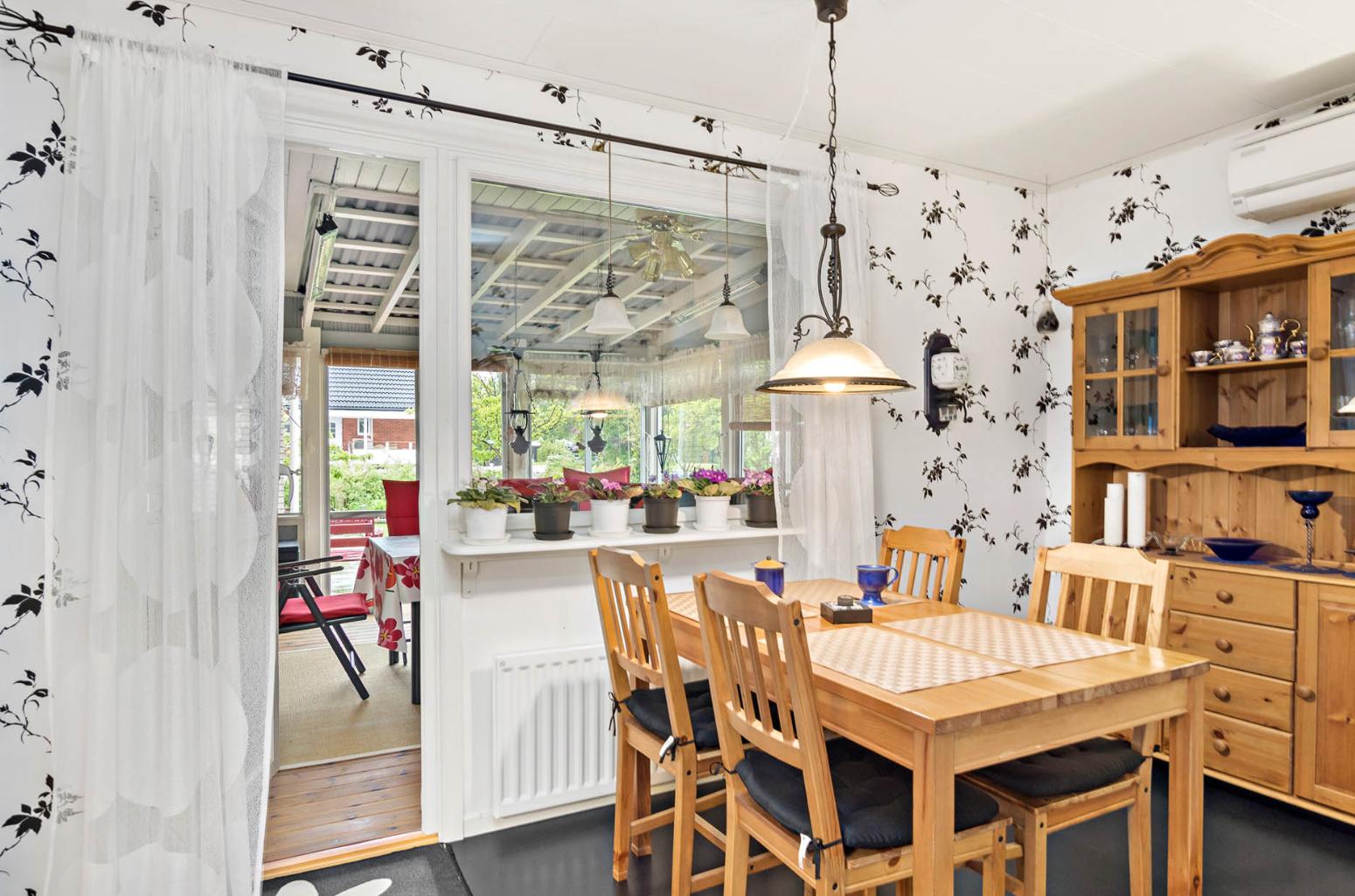 小院子适合盖小别墅吗,可以在独栋别墅的院子里盖平房吗