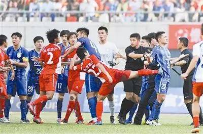 中国足球史上十大反击,中国足球场打架事件