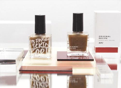 去年她穿阿迪王,今年就混进了时尚圈