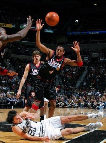 瓦莱乔总决赛七分钟假摔4次,nba十大单打高手詹姆斯