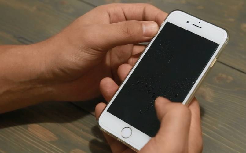 iphone掉马桶里,iphone掉厕所捞出来开不了机