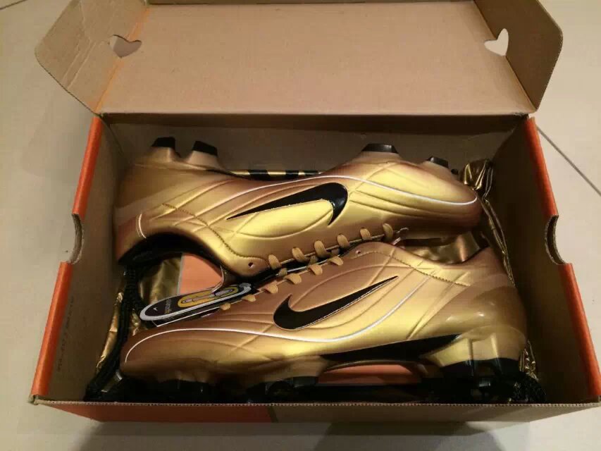 耐克足球鞋刺客纪念款解析,耐克足球鞋刺客进化史