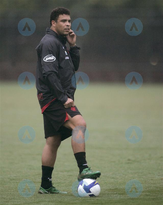 耐克足球鞋刺客纪念款解析,耐克足球鞋刺客进化史