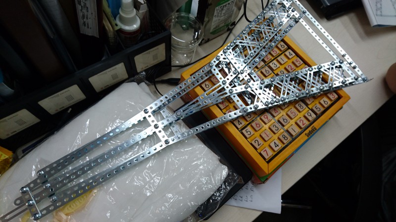 埃菲尔铁塔是怎样建成,埃菲尔铁塔怎么建成的