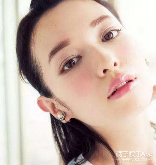 女孩脸从侧面看很扁该怎么办,女生脸看着显年纪小怎么办