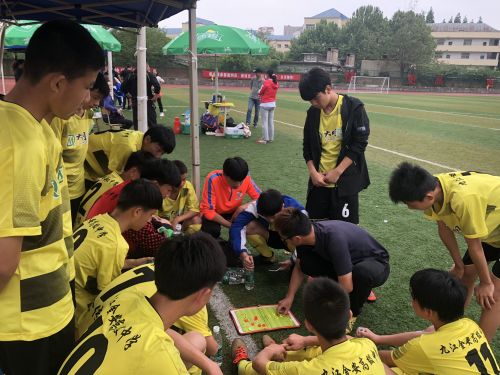 金花已夺金男儿也摘铜