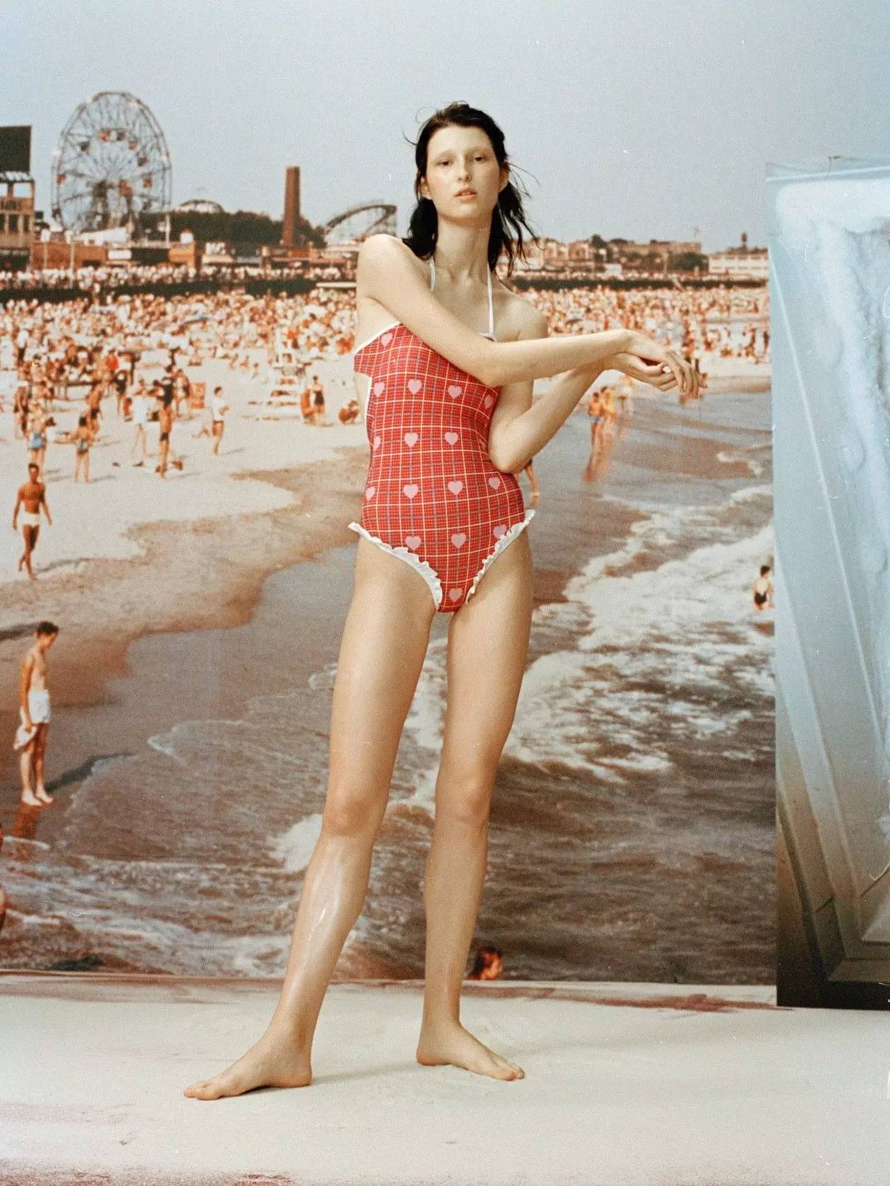 承包一次你的夏日泳衣清单,别再穿无聊的比基尼了!