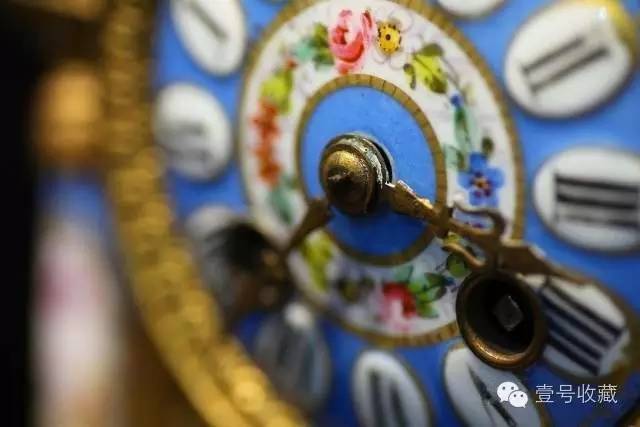 欧洲古董钟白色珐琅表盘,富玩珠宝穷玩表