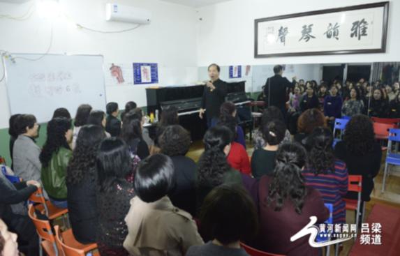 交城卦山合唱团视频,草根合唱团演唱视频