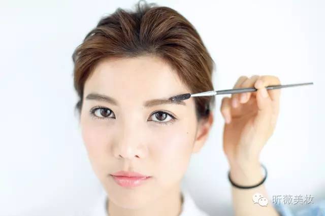 毕业季小清新证件照最佳妆容,毕业证件照妆容与发型