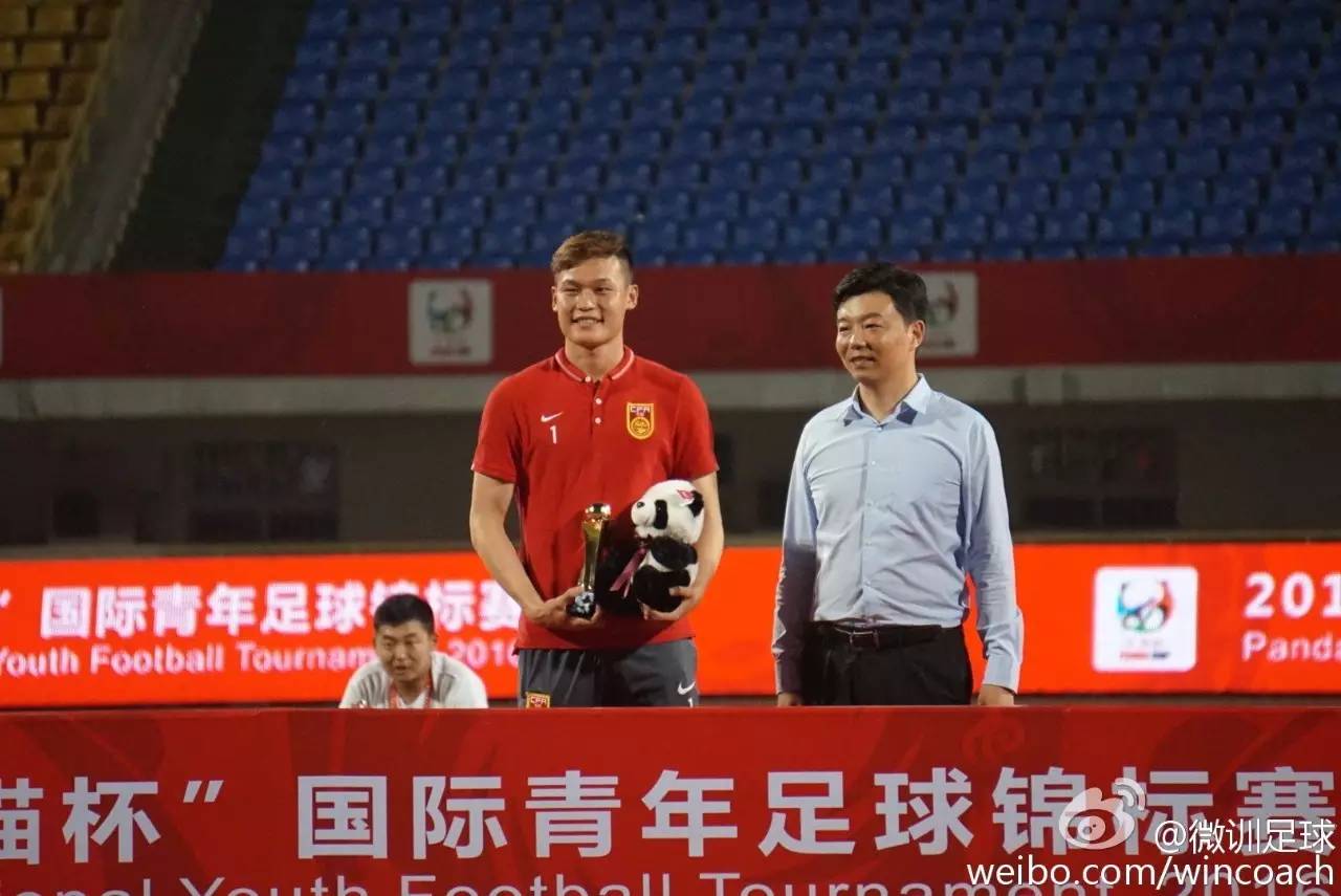 蓉城门将张岩神操作,彭鹏当年熊猫杯夺冠的主力门将