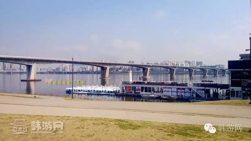 闺蜜两个去超市买零食吃,闺蜜两人闯天下