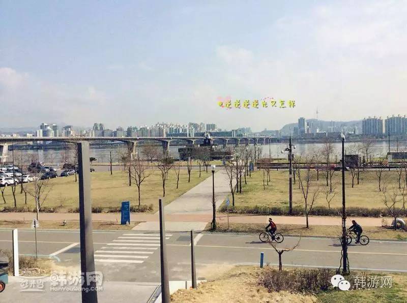 闺蜜两个去超市买零食吃,闺蜜两人闯天下