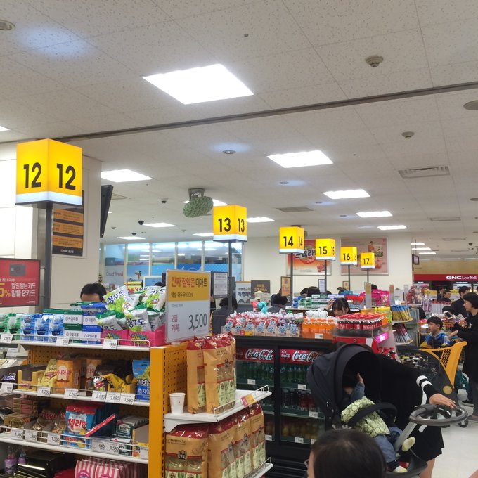 传说中的龙山汗蒸房以及韩国有名的emart大型超市到此一游。