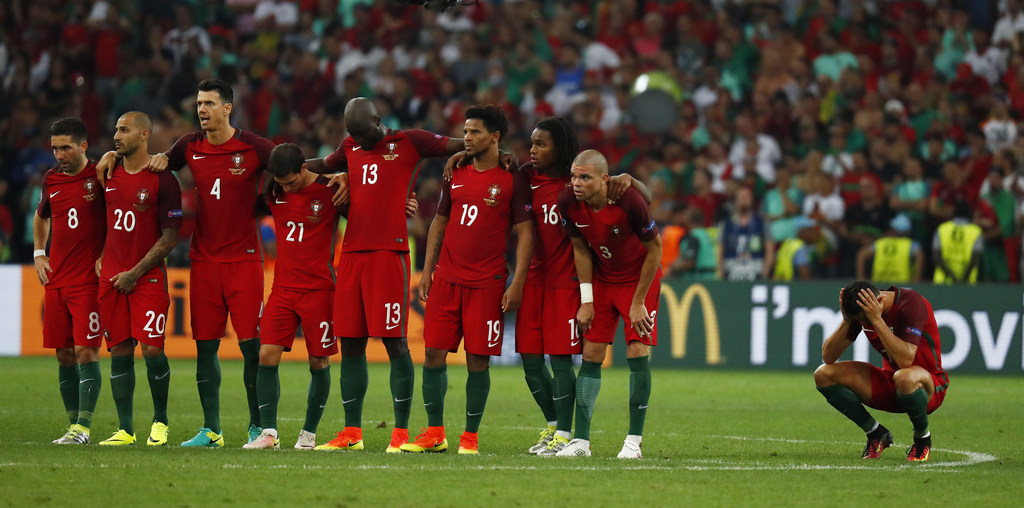 2020年欧洲杯c罗点球倒在16强,队长c罗