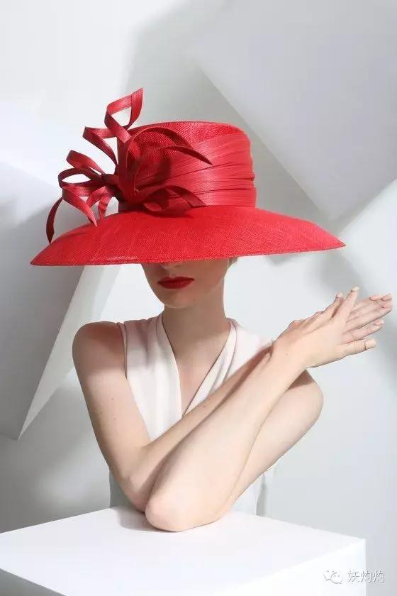 英国皇室帽子设计,英国皇室西装设计师