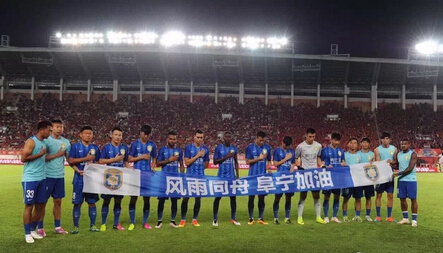 从横幅黑纱到中圈开球中超需要的是人治还是法治？