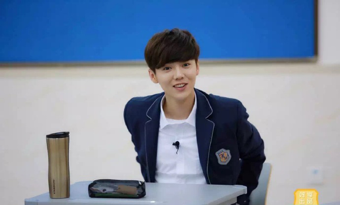 鹿晗重返17岁综艺小明同学,鹿晗成为校草