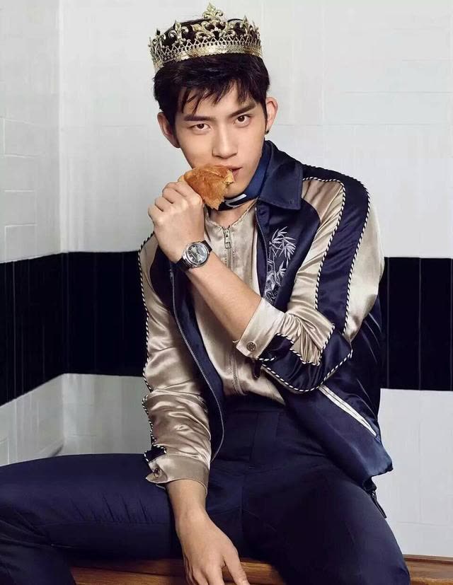 井柏然男装周放大招这美少女战士同款刘海可不是闹的