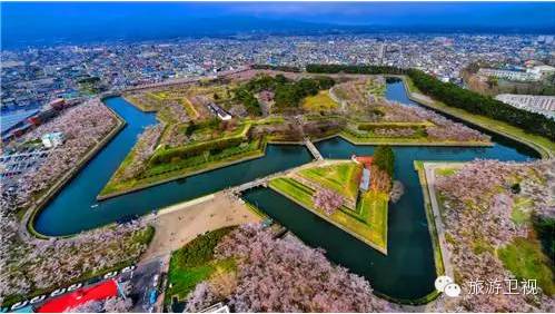 胡歌霍建华最美的场景视频,胡歌霍建华冬天游玩