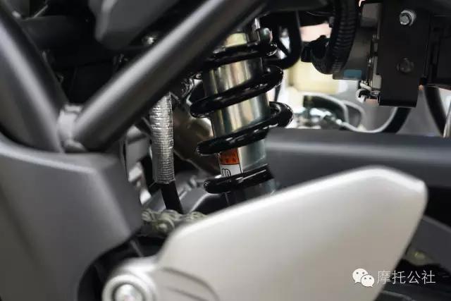 铃木gw250双缸水冷最新款街车,gw250神车到底怎么样