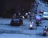 这智商，还有脸遮挡车牌？